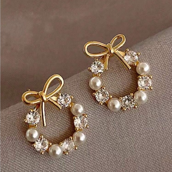 Elegant Gold and Pearl Bow Earrings - Picture 2 of 4